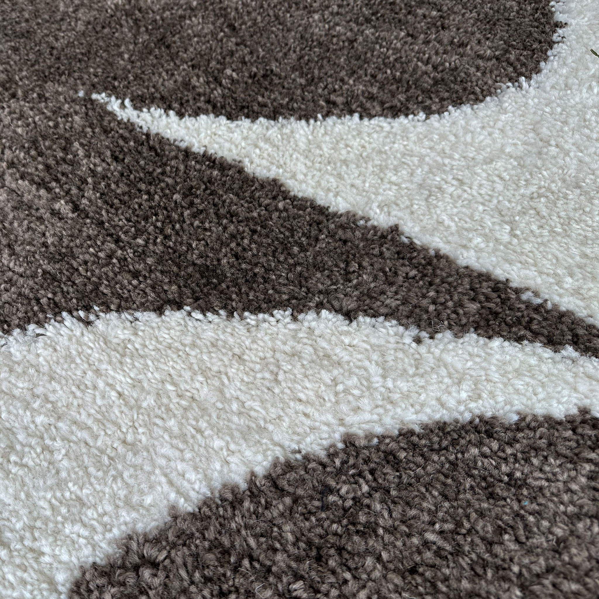 Signature Rugs Laine Contrast Walnut Rug - 200 x 290 cm, Brown/White