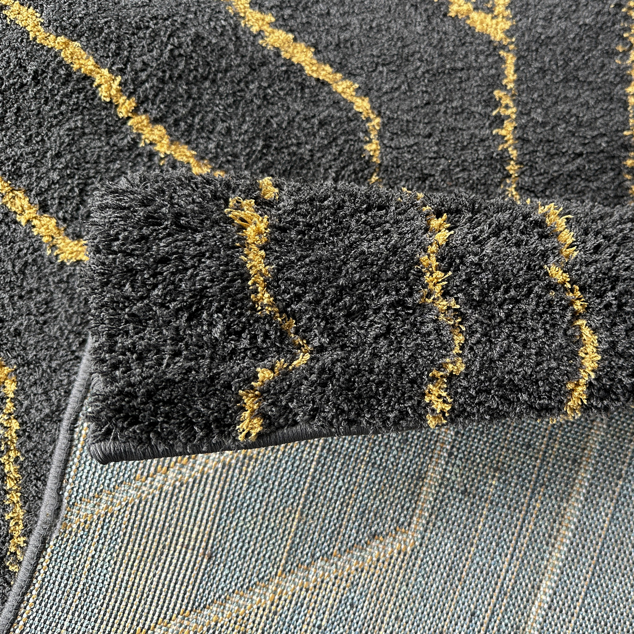 Signature Rugs Aida Deco Rug - 160 x 230 cm, Black & Gold