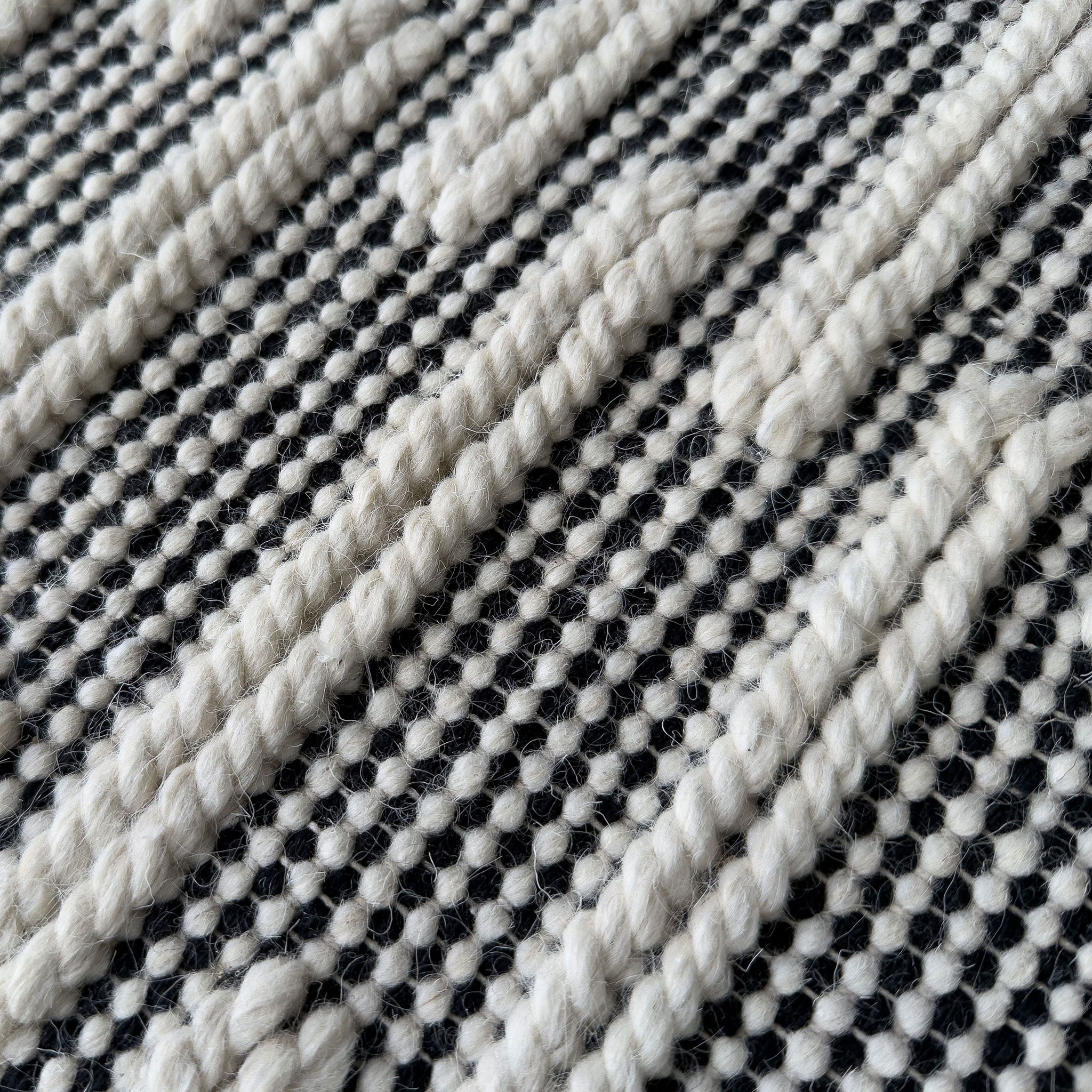 Signature Rugs Ridge Rug - 160 x 230 cm, Ivory/Black