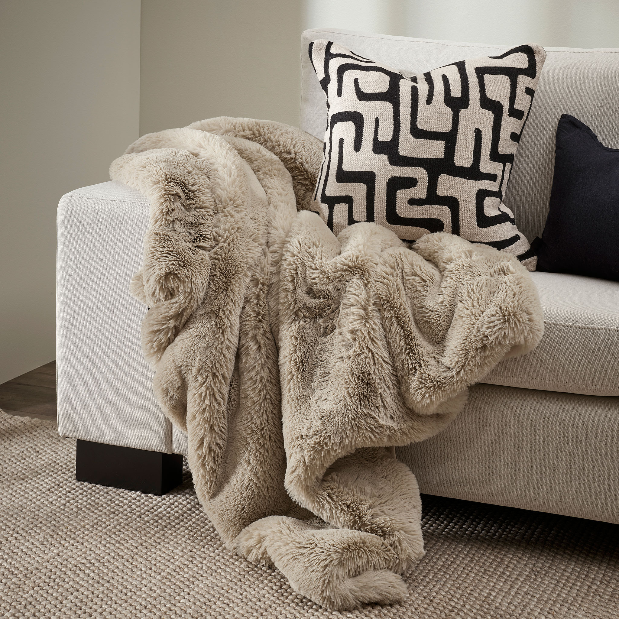Ollo Pelage Throw, Taupe