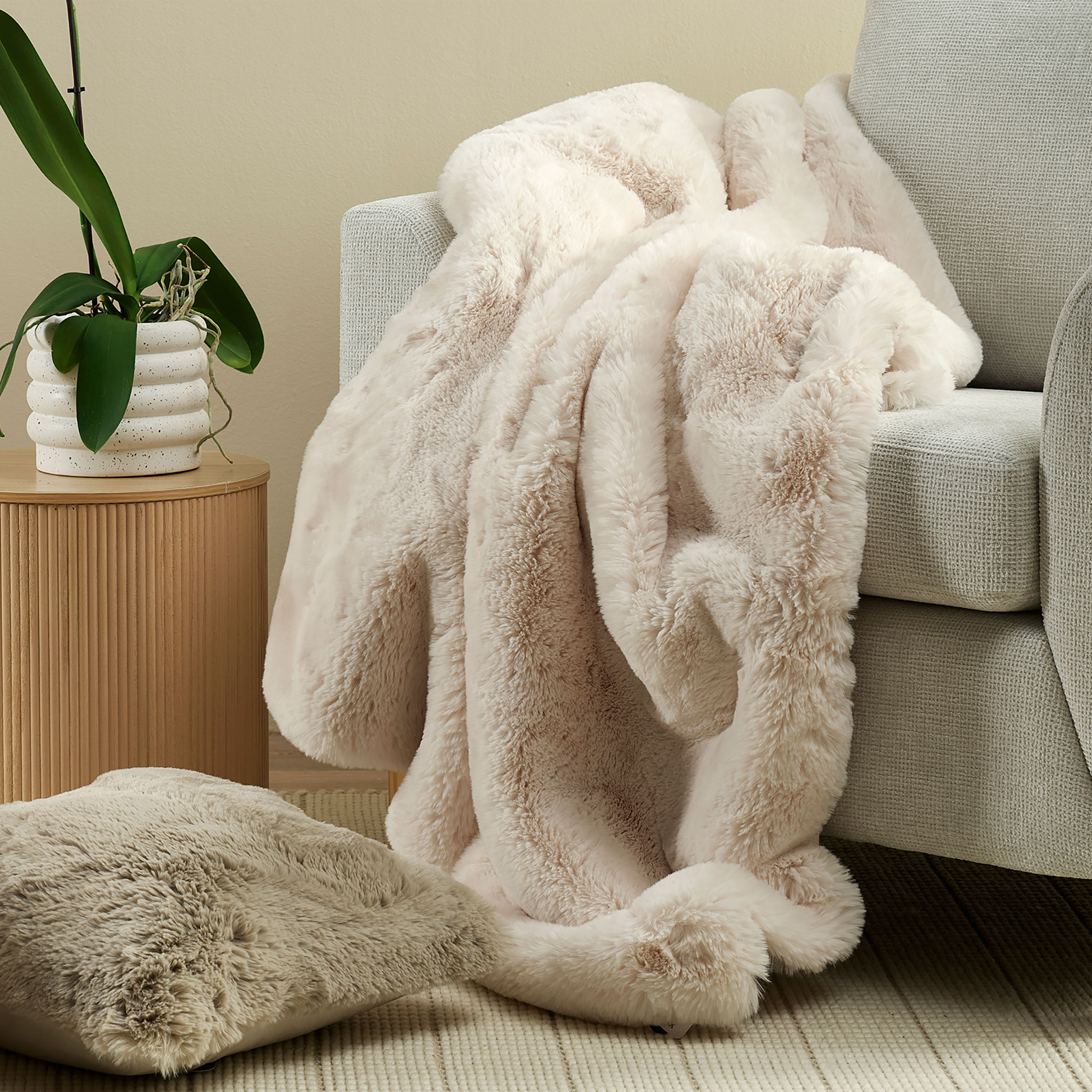 Ollo Pelage Throw, Ivory