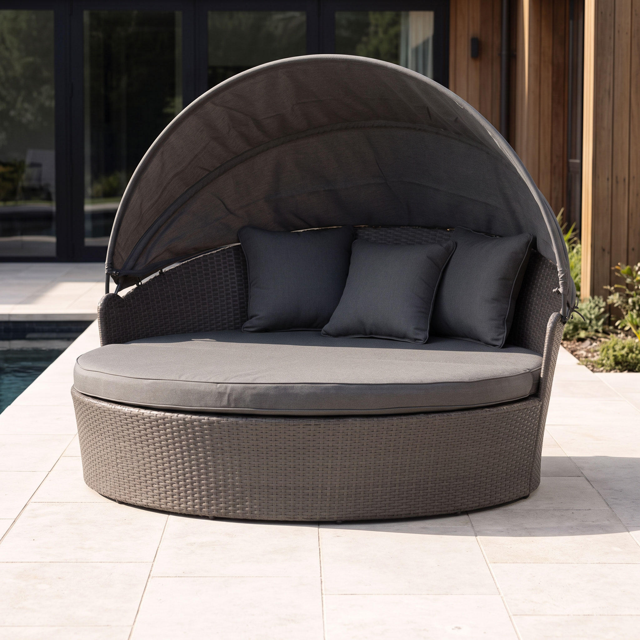 Capri Outdoor Daybed, Gunmetal