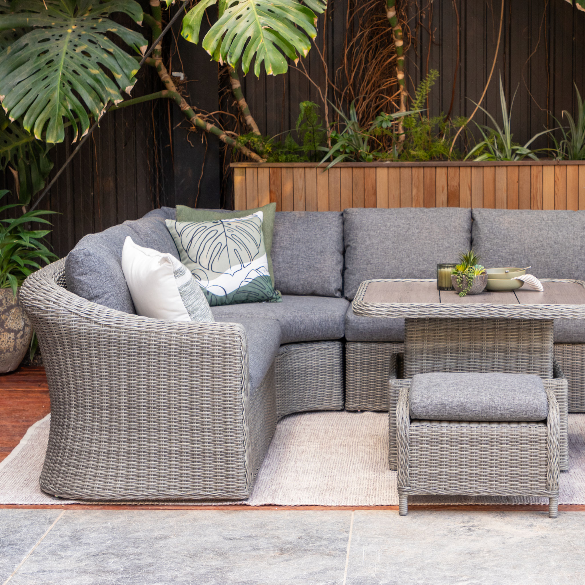 Martinique Outdoor Corner Suite