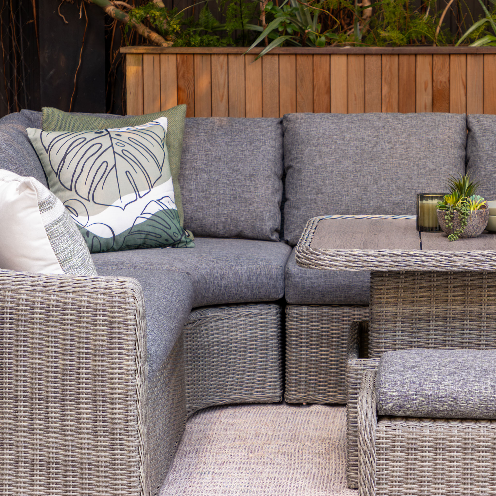 Martinique Outdoor Corner Suite