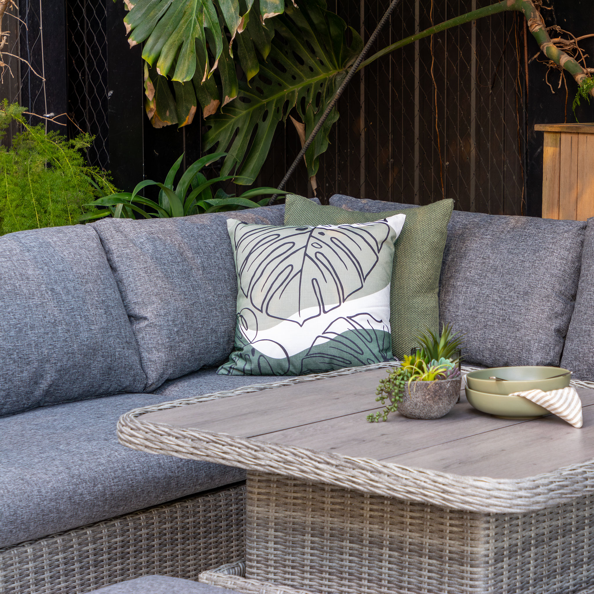 Martinique Outdoor Corner Suite