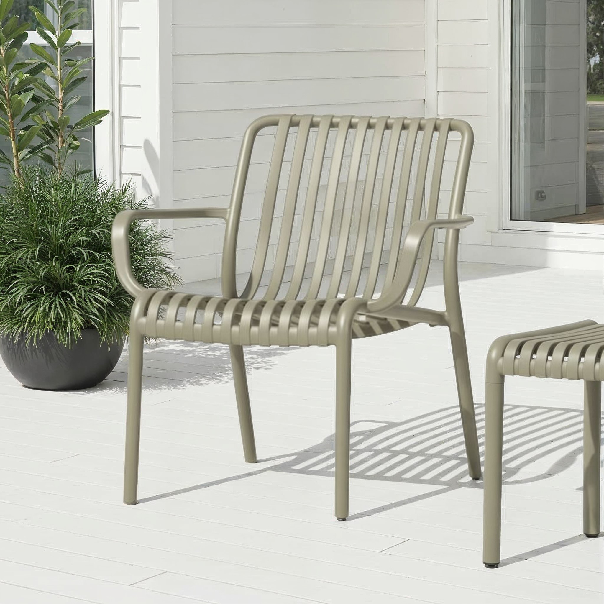 Horizon Outdoor Lounge Chair, Green