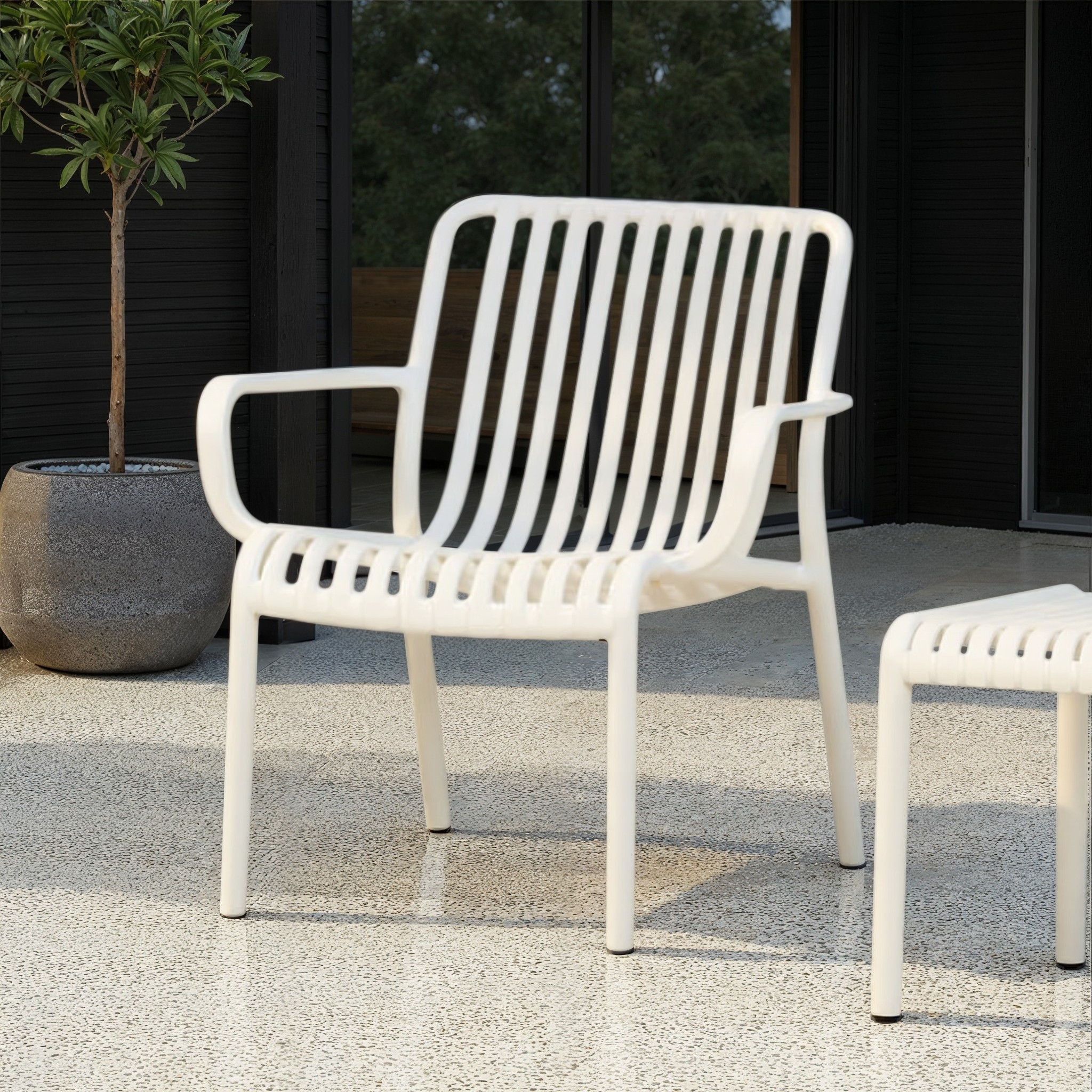 Horizon Outdoor Lounge Chair, White