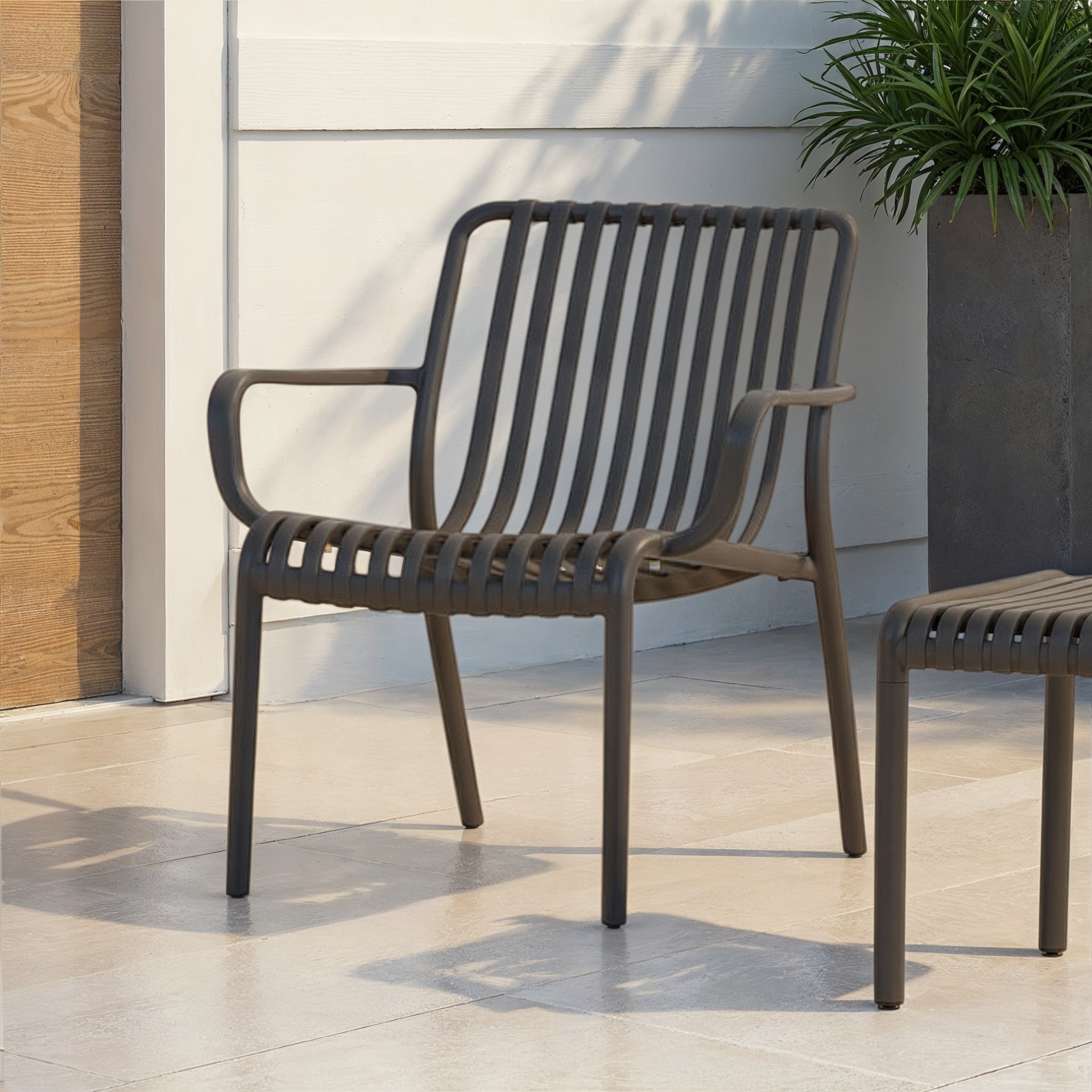 Horizon Outdoor Lounge Chair, Gunmetal