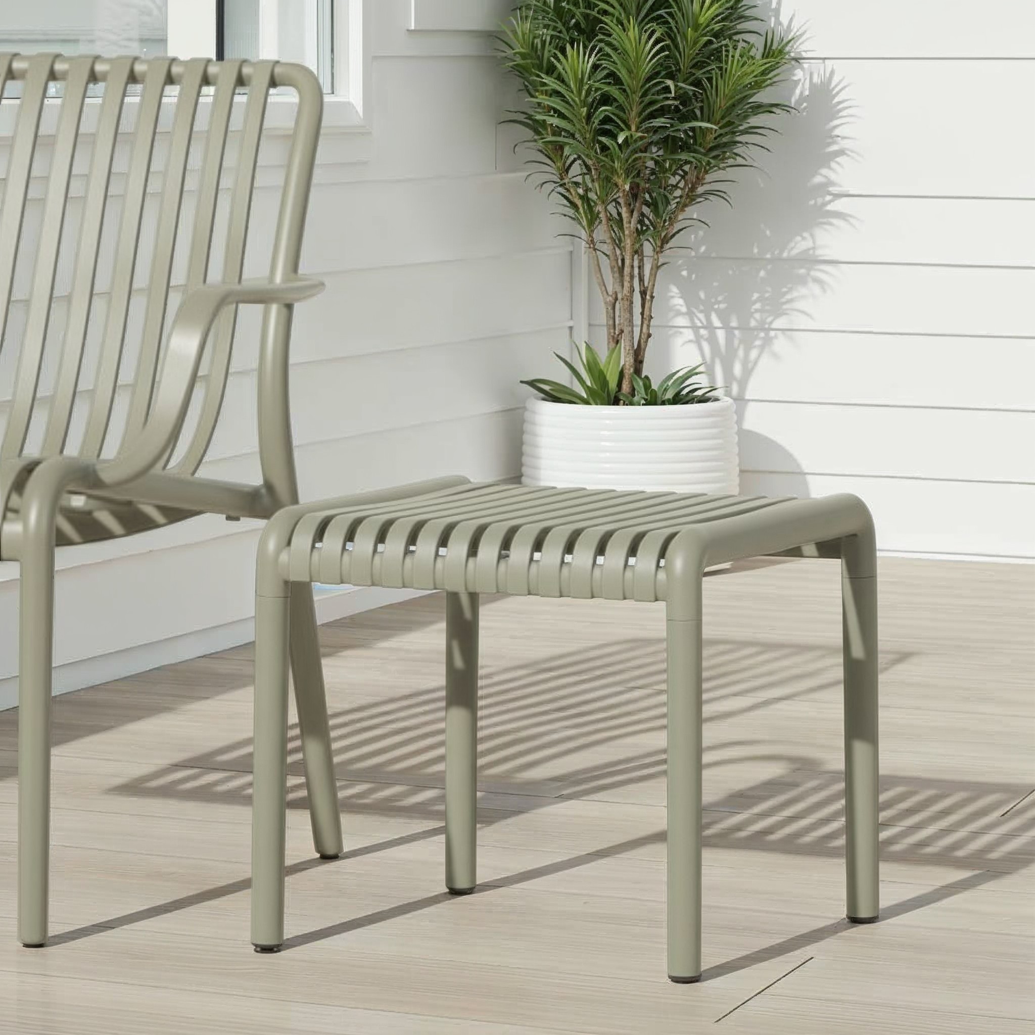 Horizon Outdoor Side Table, Green
