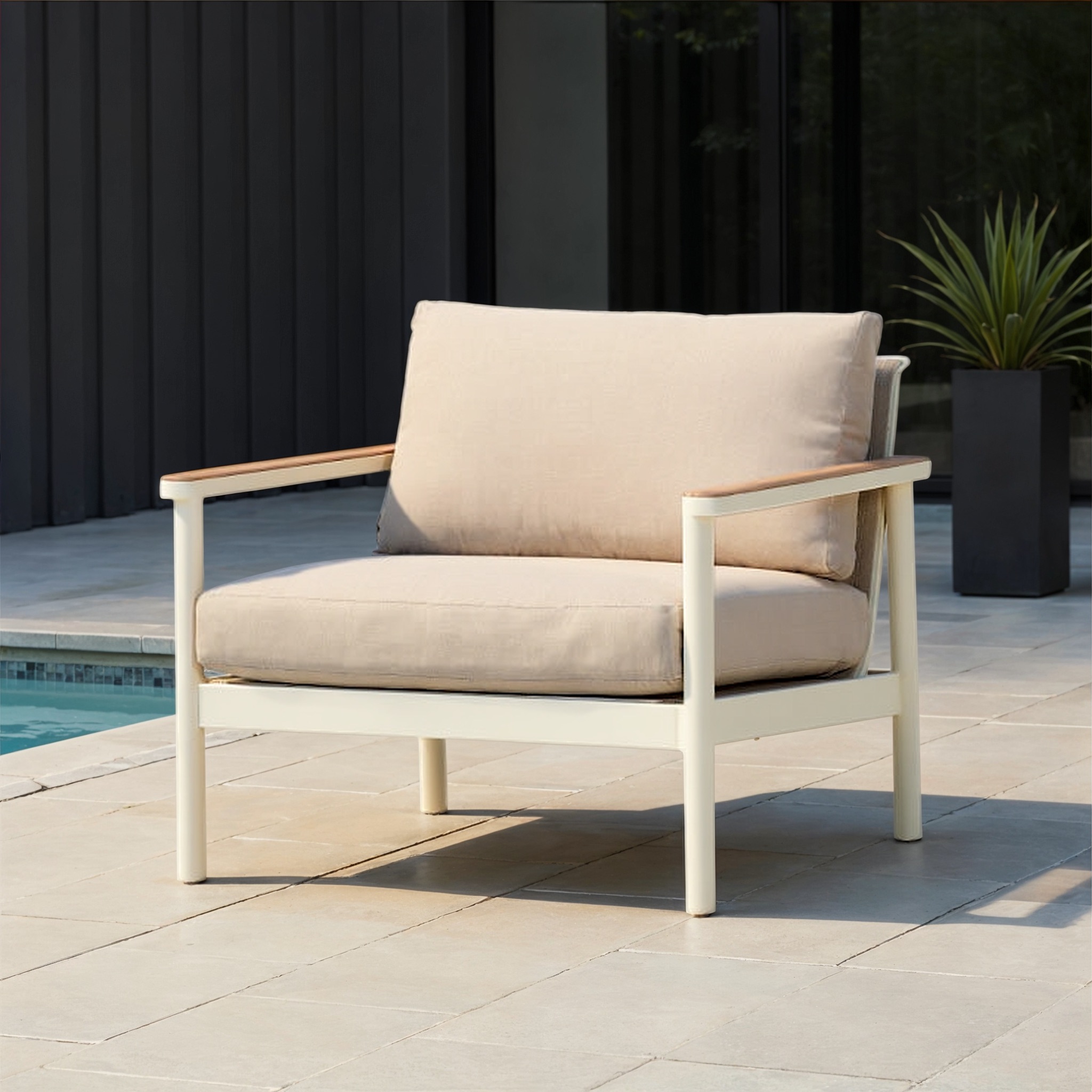 Lucia Outdoor One Seater, White