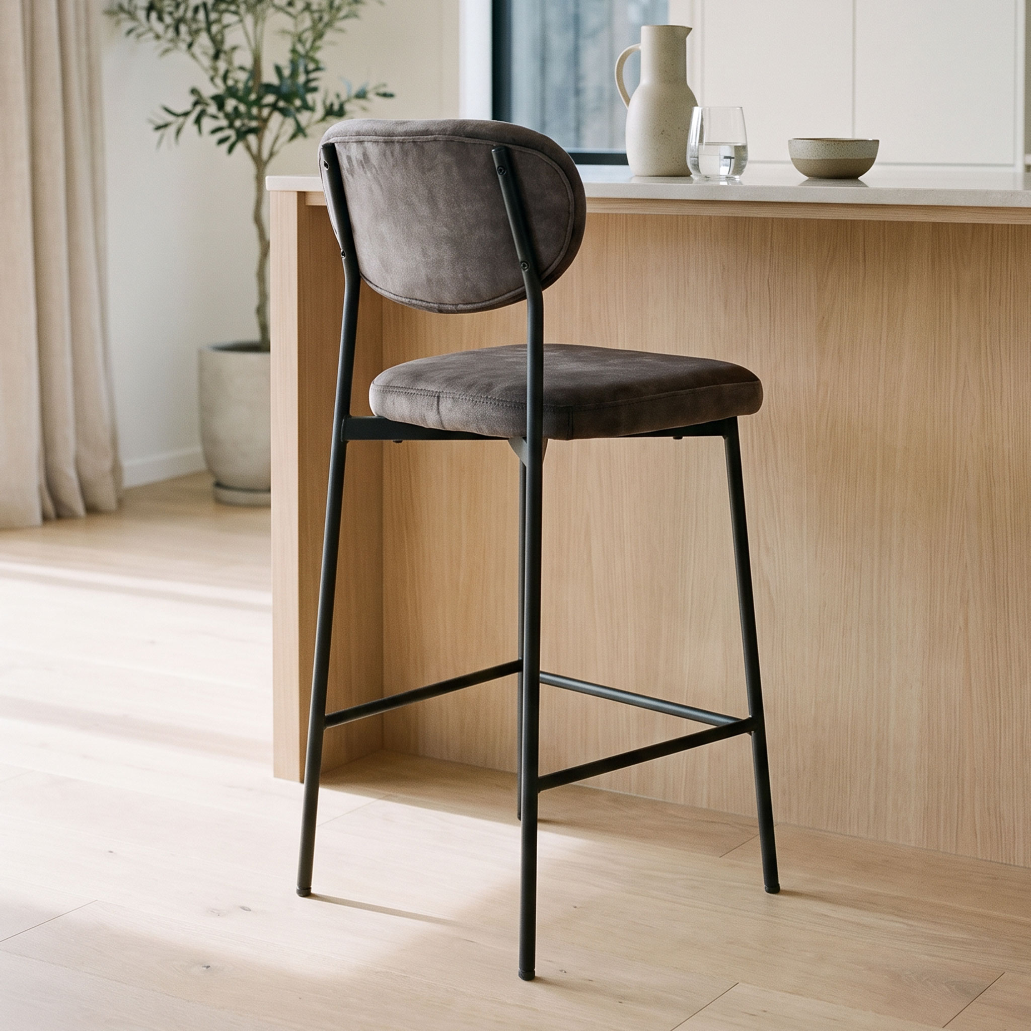 Isha Barstool, Licorice