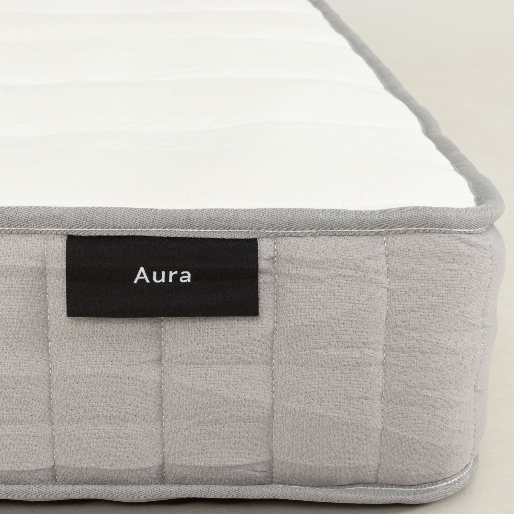 Aura Queen Mattress, Medium