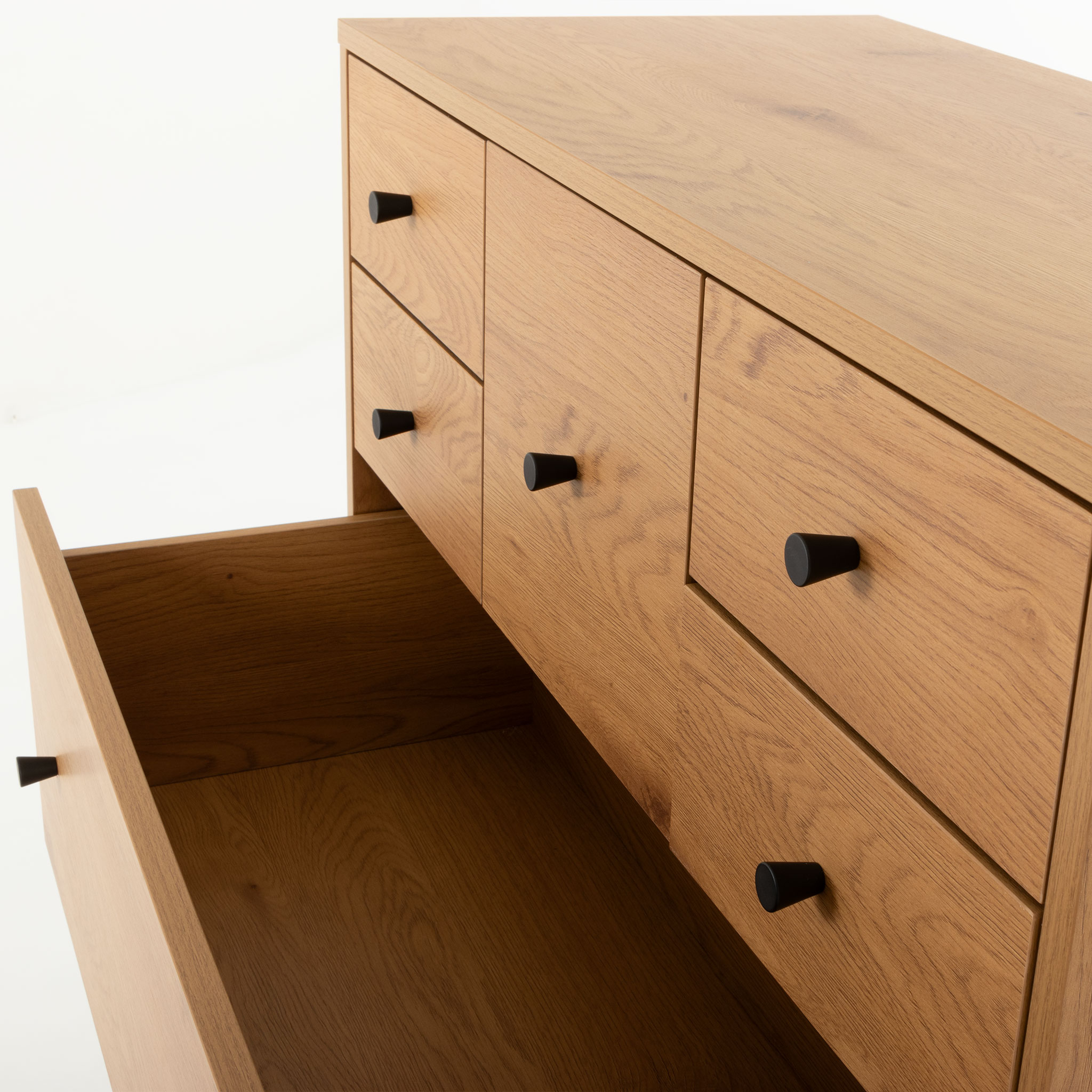 Elliot 8 Drawer Scotch Chest, Wild Oak