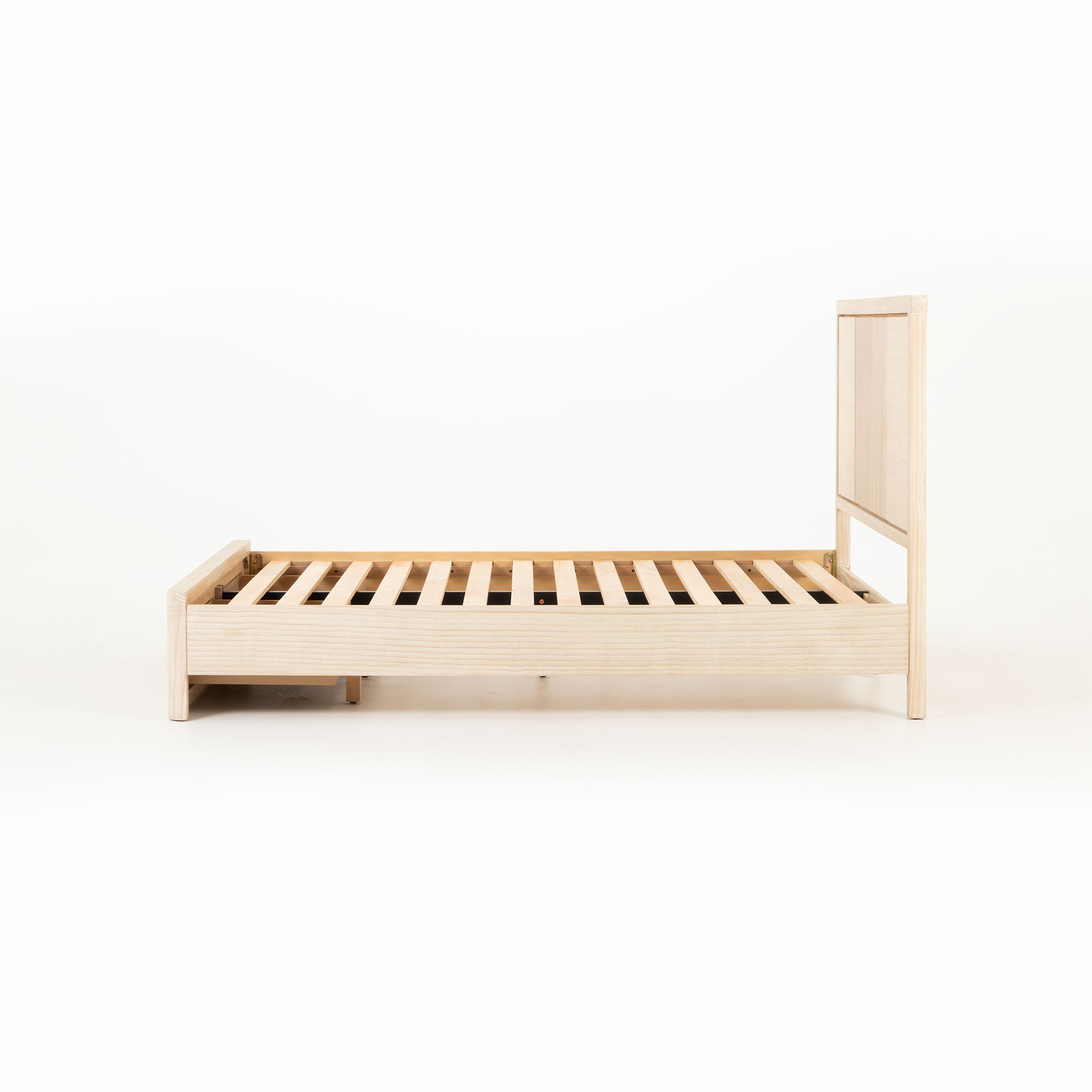 Aspen 4 Piece Bedroom Set with King Bed Frame