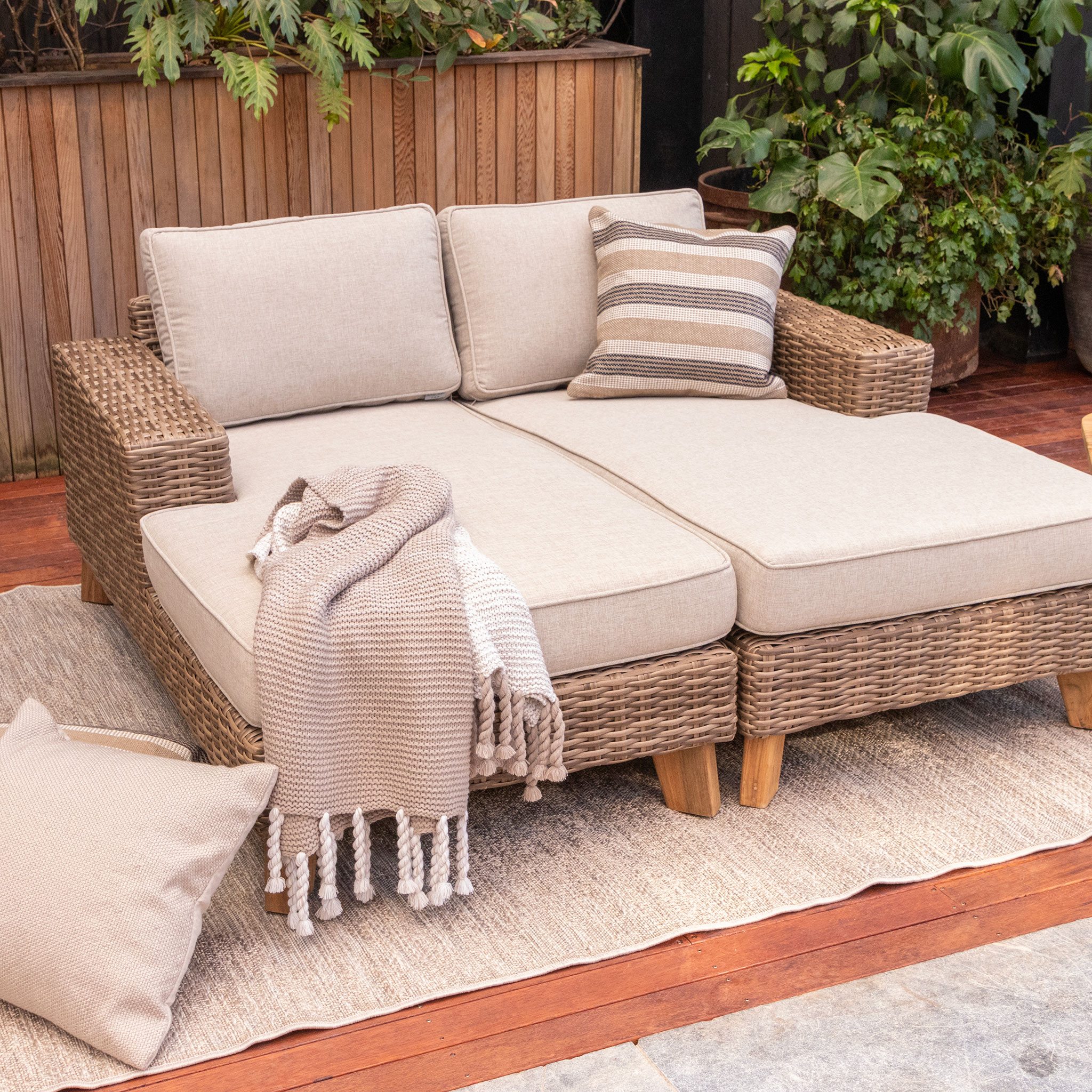 Bahamas Outdoor Chaise Set with Side Table