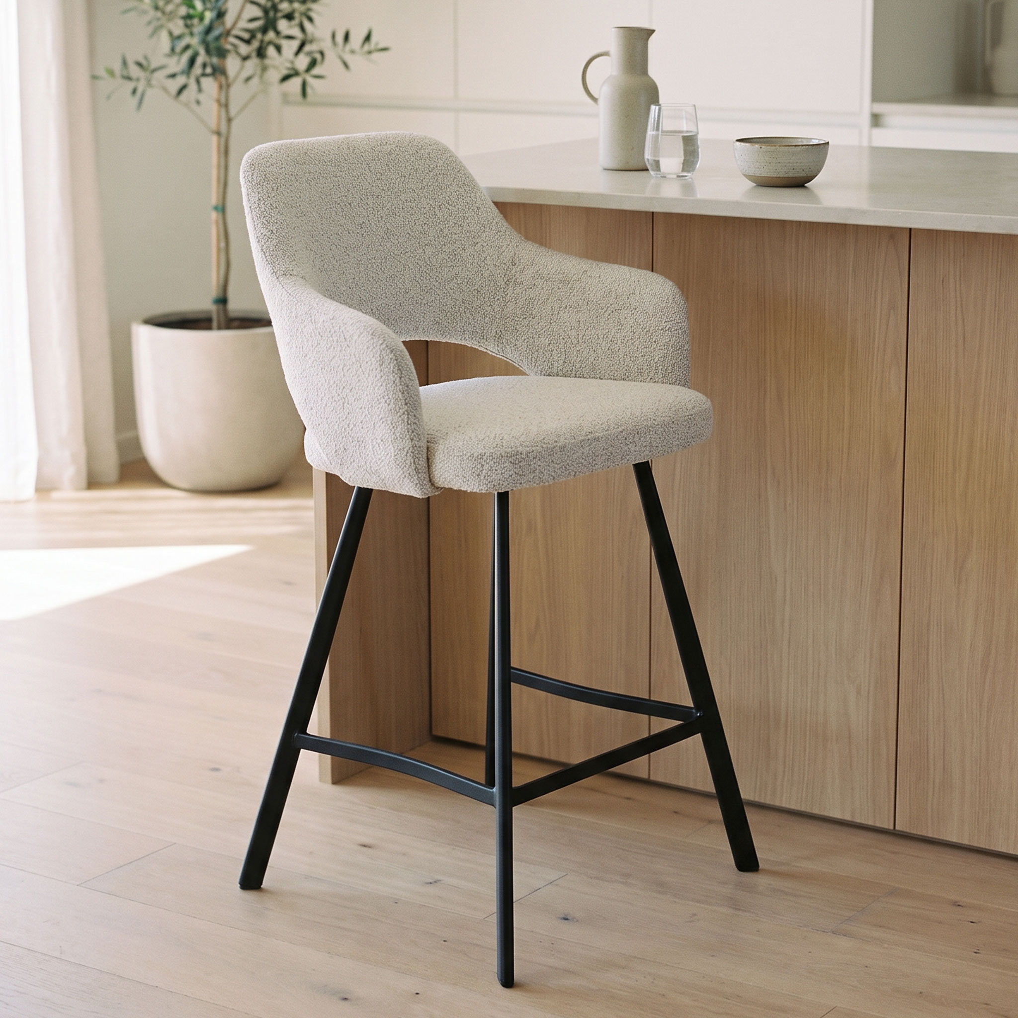 Ellie Barstool, Grey