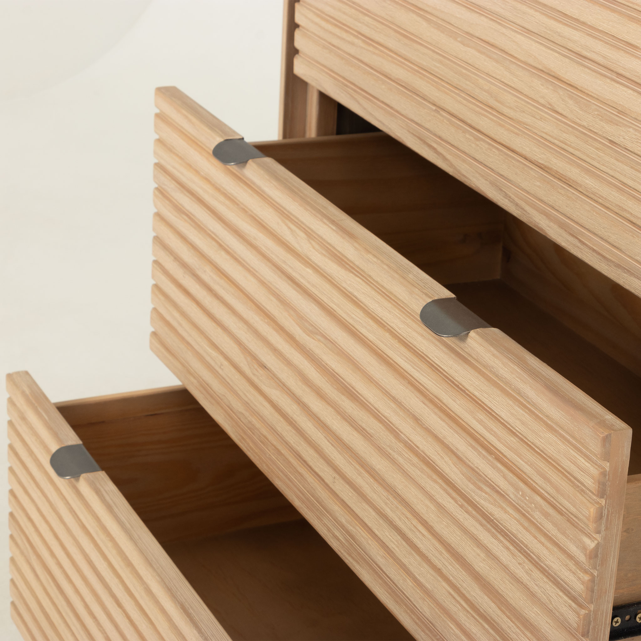 Bromley 4 Drawer Tallboy - W95, Light