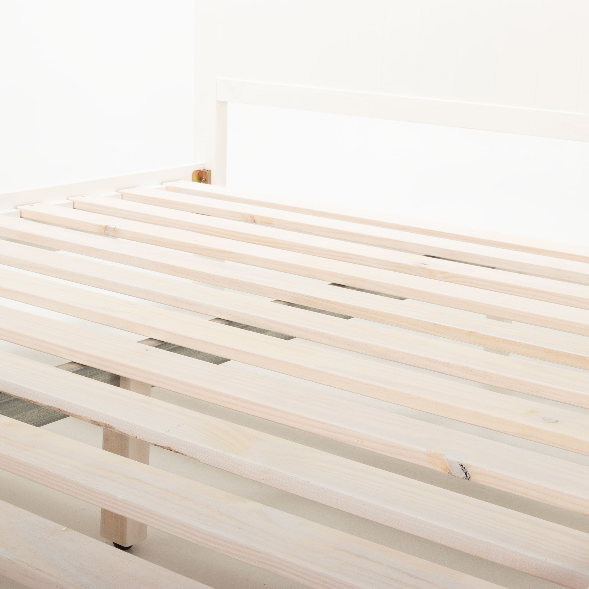 Melve Queen Bed Frame, White