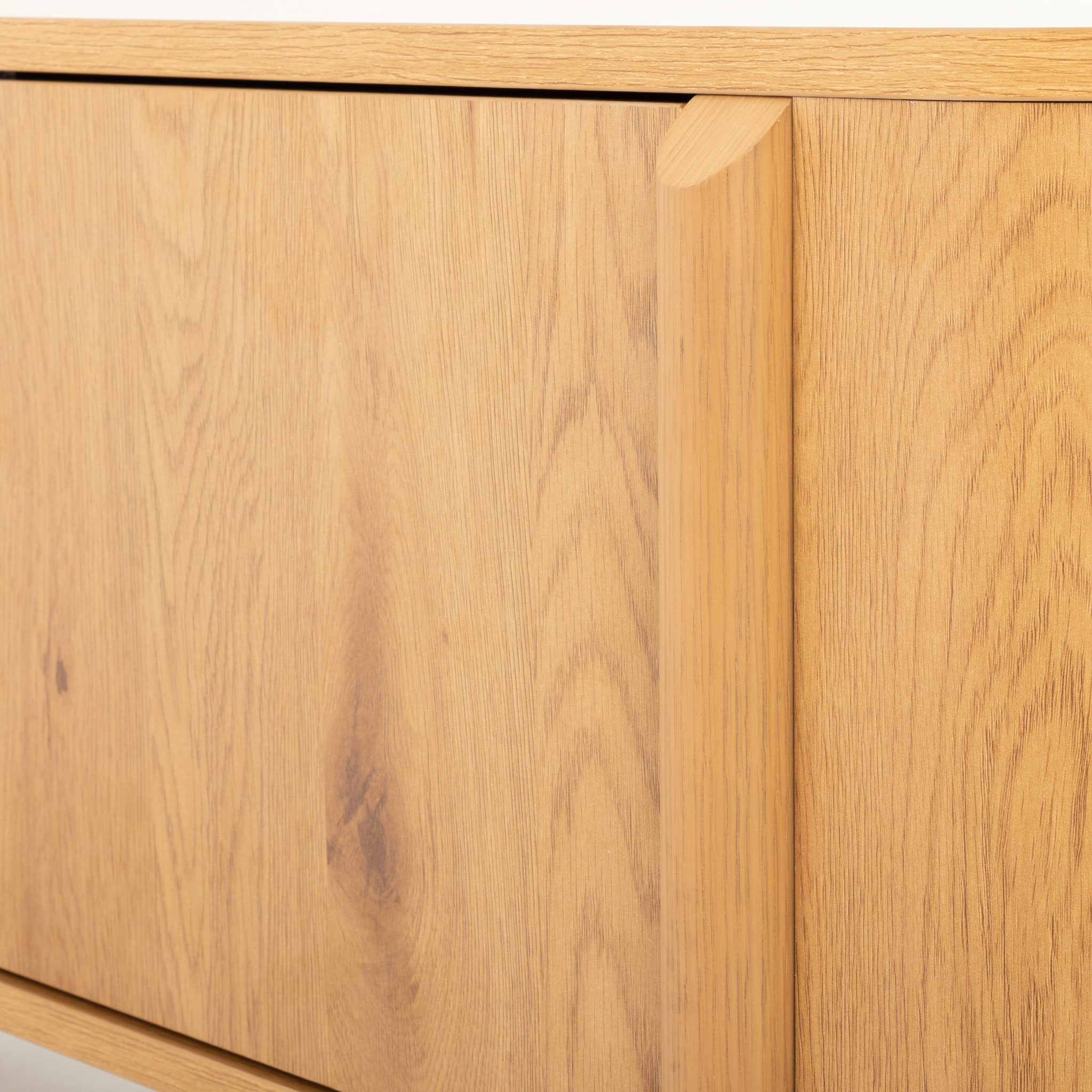 Rowan Entertainment Unit KD, Wild Oak