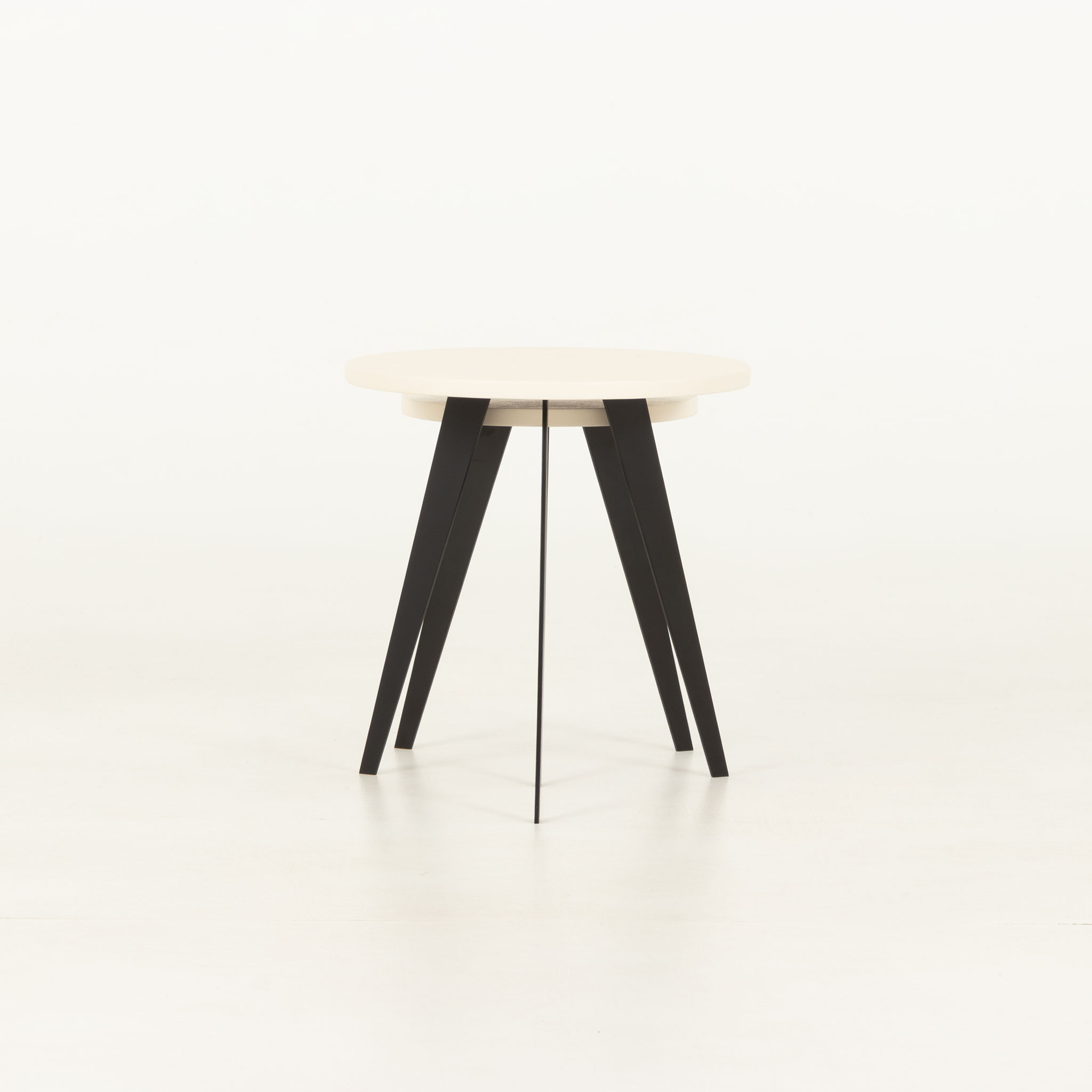 Urban Set of 2 Round Side Tables, White