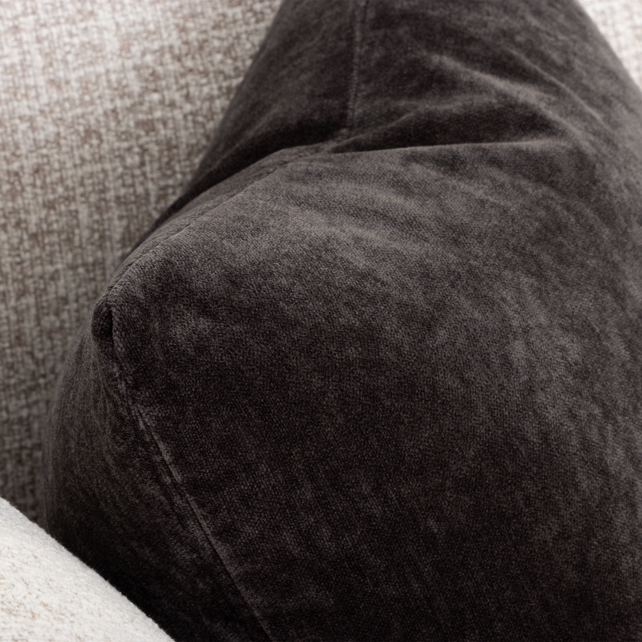 Cushion Canna - Feather Inner, Black